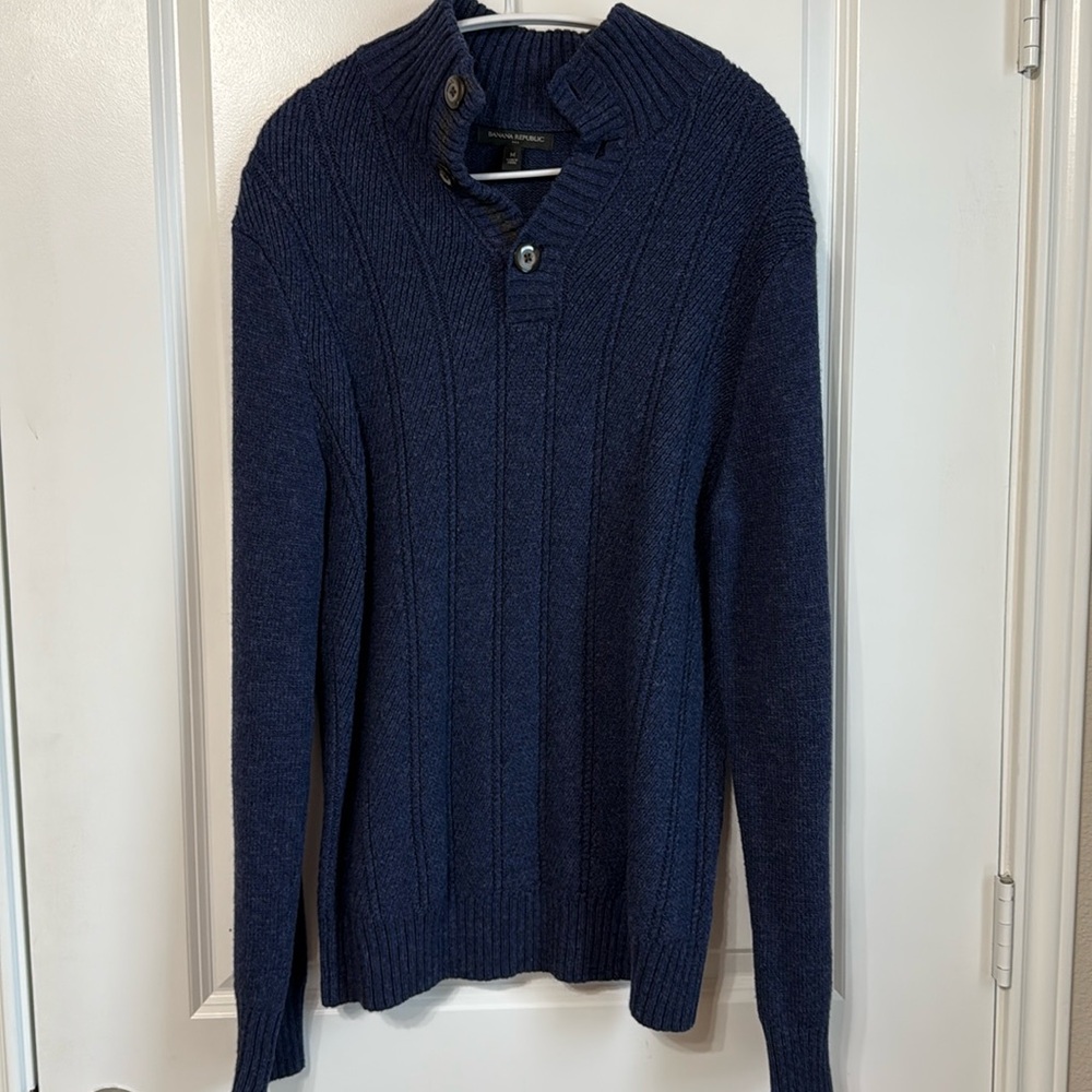 Men’ Thick Cotton/Wool blend 3 button neck sweater. Excellent used condition